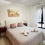 Atico Calas De 아파트